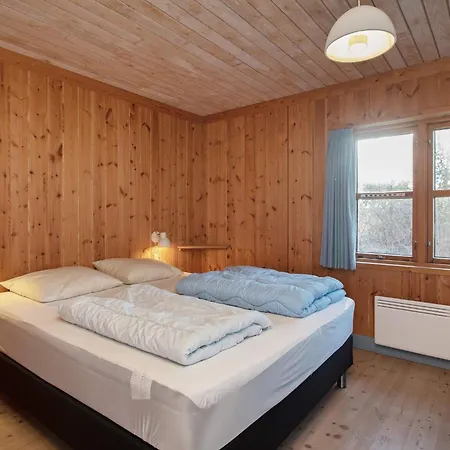 4 Person In Vaeggerlose * Bøtø By