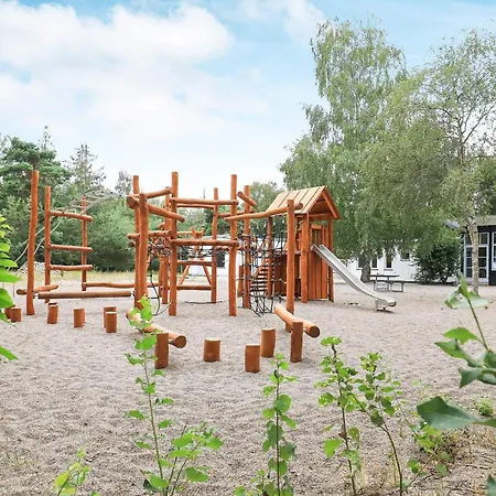 4 Person In Vaeggerlose Bøtø By