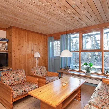 4 Person In Vaeggerlose * Bøtø By