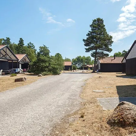 4 Person In Vaeggerlose Bøtø By